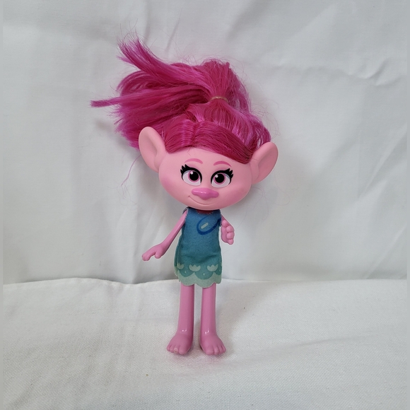 Trolls World‎ Tour Stylin' Poppy 6" Fashion Doll 2019 DreamWorks - Picture 1 of 4